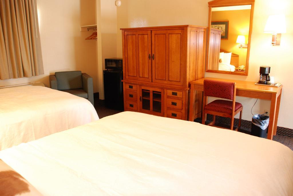 Apple Tree Inn Lindale Экстерьер фото
