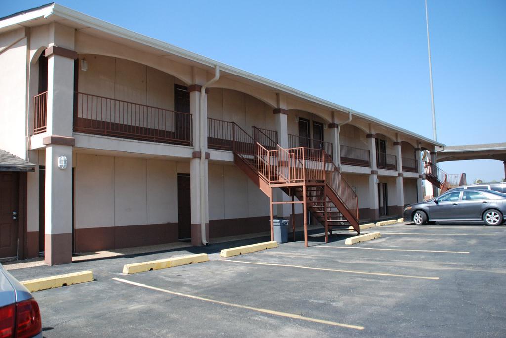 Apple Tree Inn Lindale Экстерьер фото