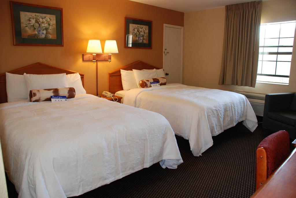 Apple Tree Inn Lindale Экстерьер фото