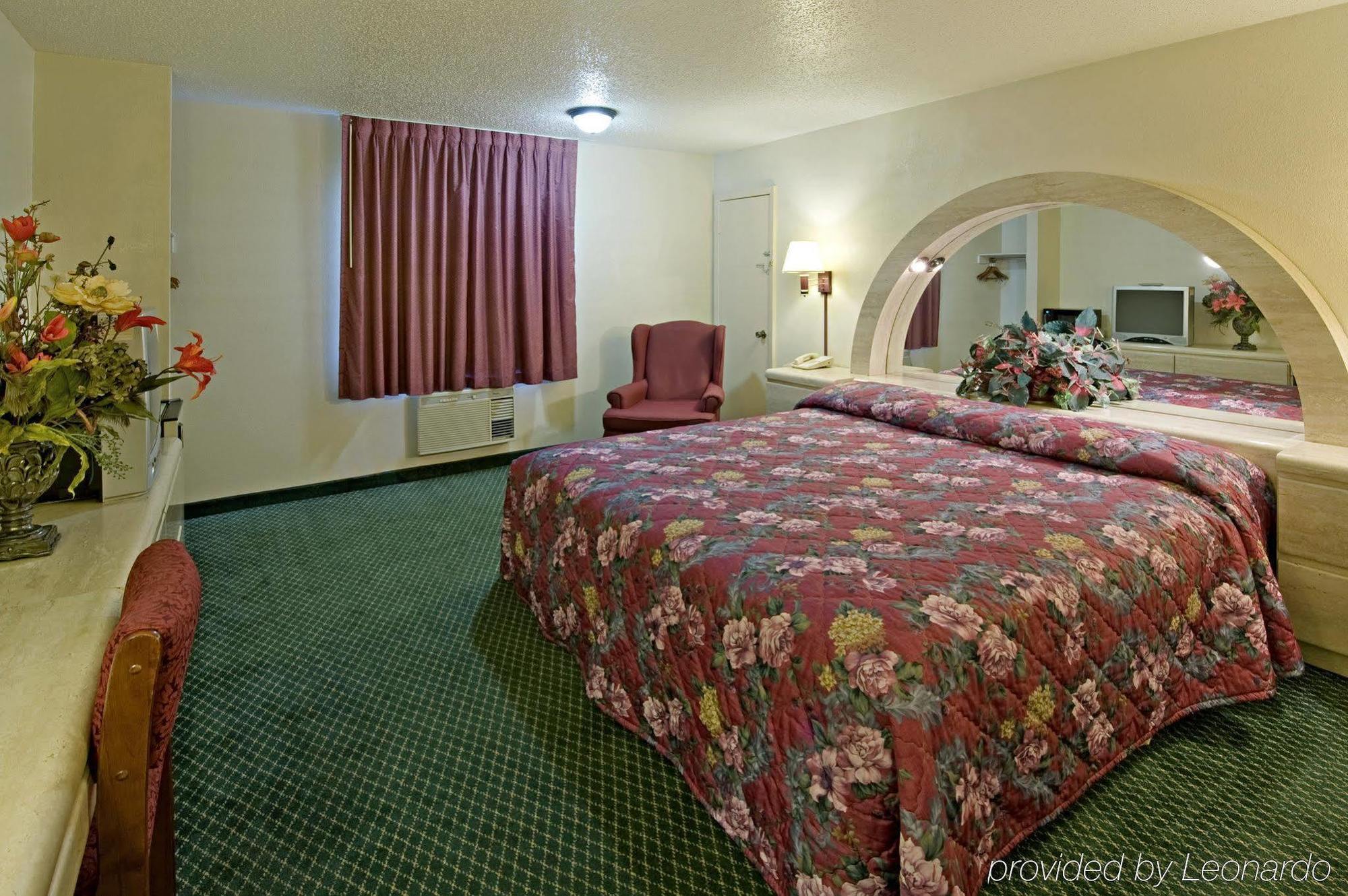 Apple Tree Inn Lindale Экстерьер фото