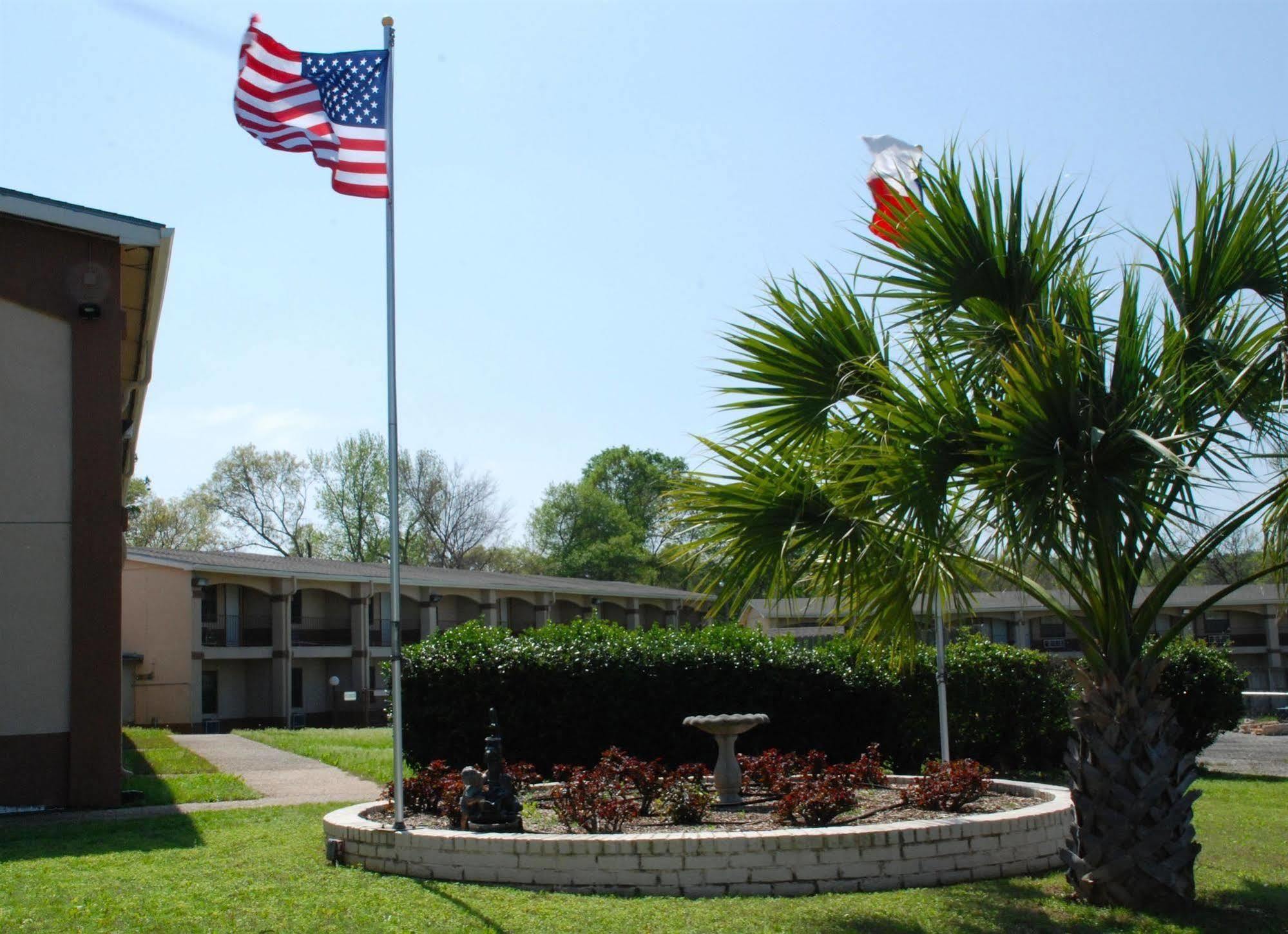 Apple Tree Inn Lindale Экстерьер фото