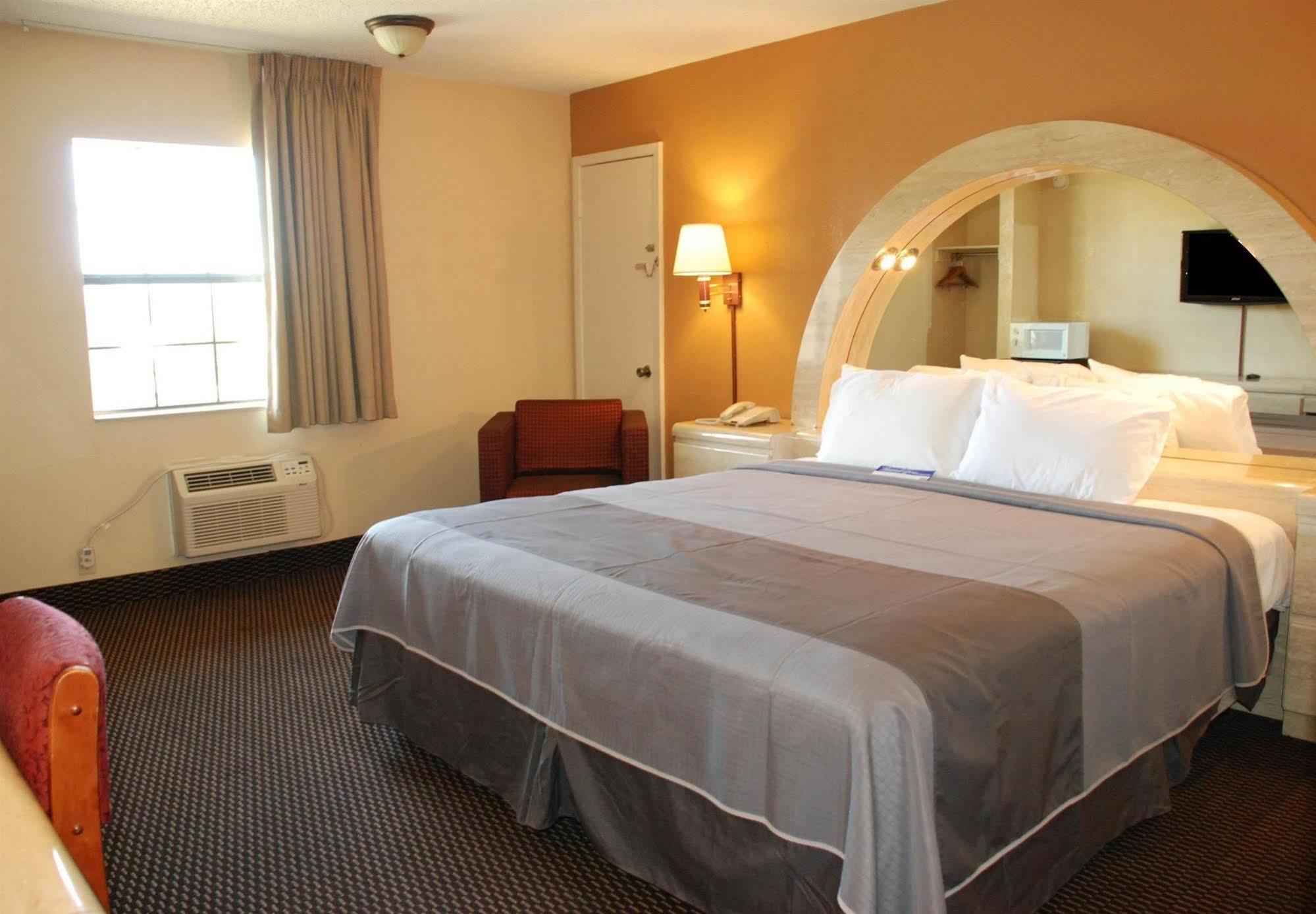 Apple Tree Inn Lindale Экстерьер фото